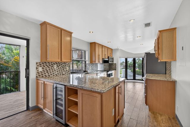17137 Waterbend Drive 204, Jupiter, FL 33477