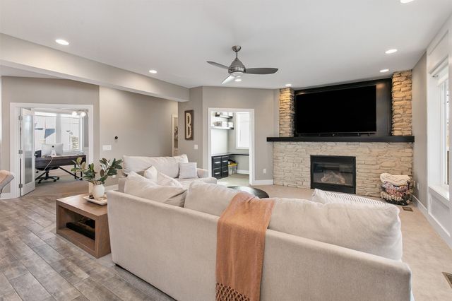 2762 NW 166th Court, Clive, IA 50325