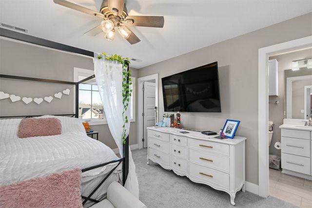 2762 NW 166th Court, Clive, IA 50325