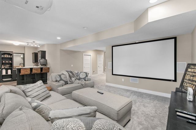 2762 NW 166th Court, Clive, IA 50325