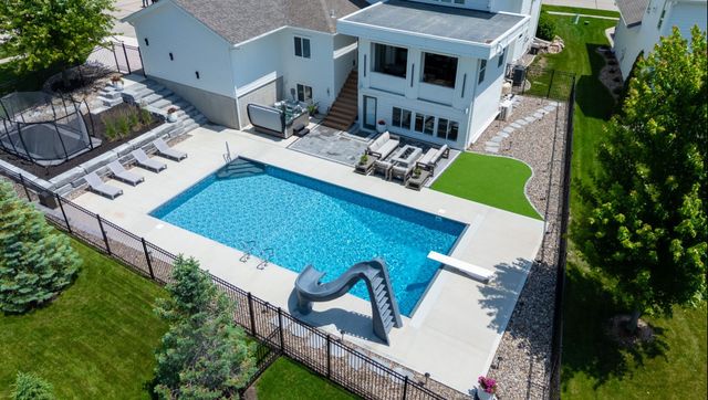 2762 NW 166th Court, Clive, IA 50325