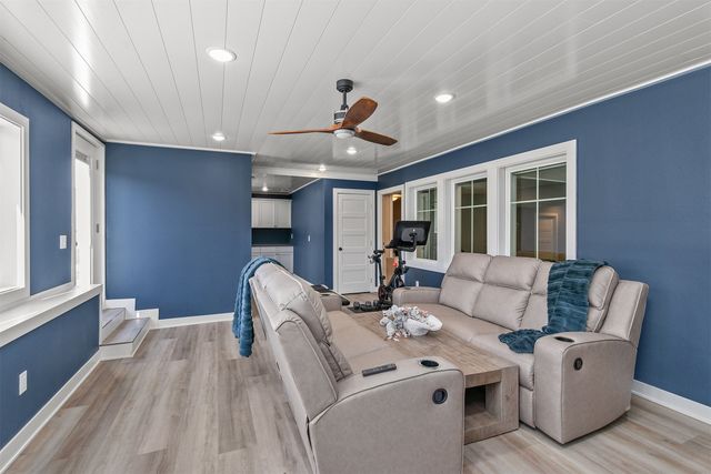 2762 NW 166th Court, Clive, IA 50325