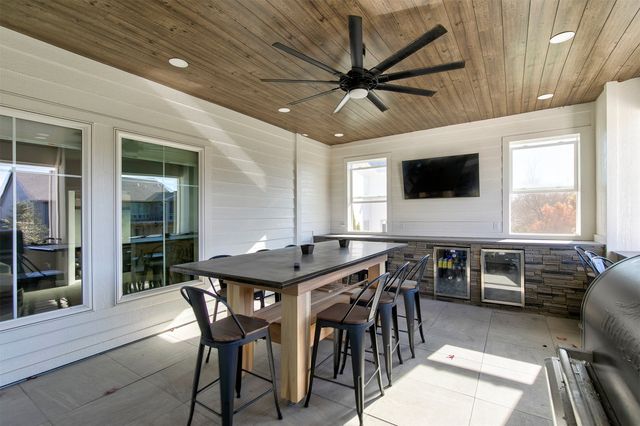 2762 NW 166th Court, Clive, IA 50325