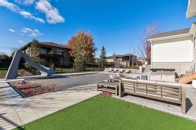 2762 NW 166th Court, Clive, IA 50325