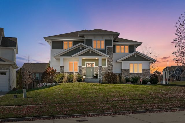 2762 NW 166th Court, Clive, IA 50325