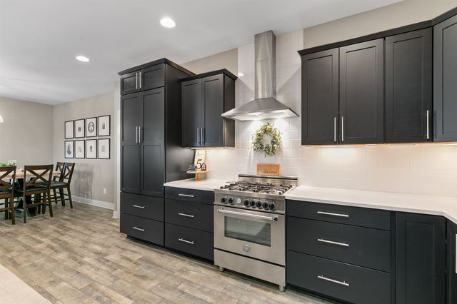 2762 NW 166th Court, Clive, IA 50325