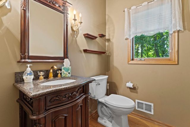17707 Kingsbury Circle, Lakeville, MN 55044