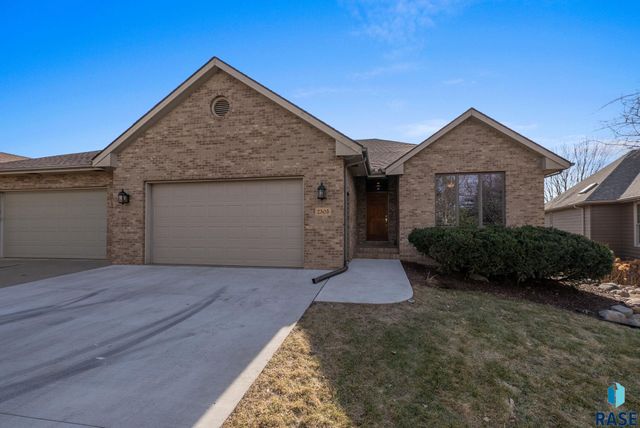 2505 S Big Timber Pl Place, Sioux Falls, SD 57105