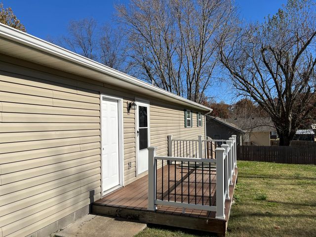 1002 Lake Road Drive, Cassville, MO 65625