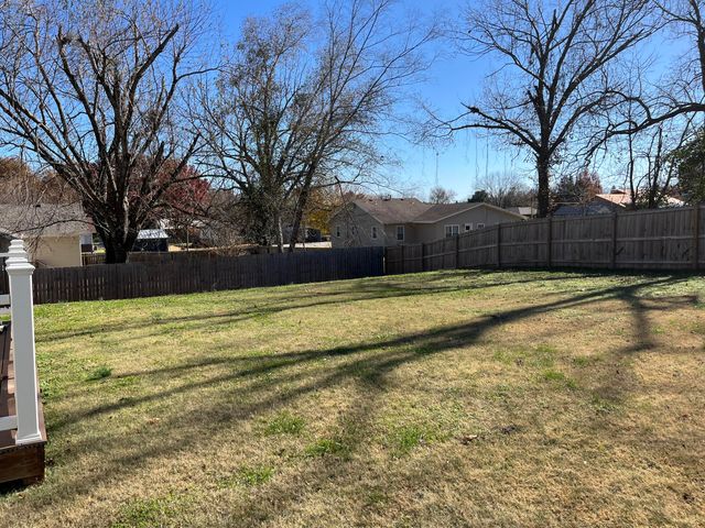 1002 Lake Road Drive, Cassville, MO 65625