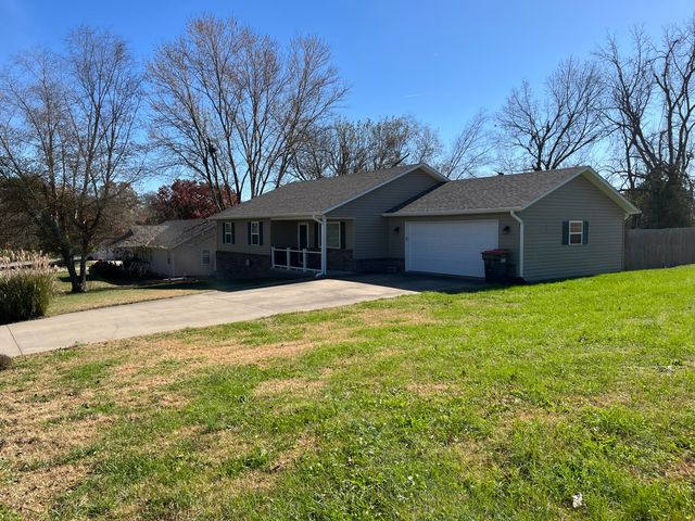 1002 Lake Road Drive, Cassville, MO 65625