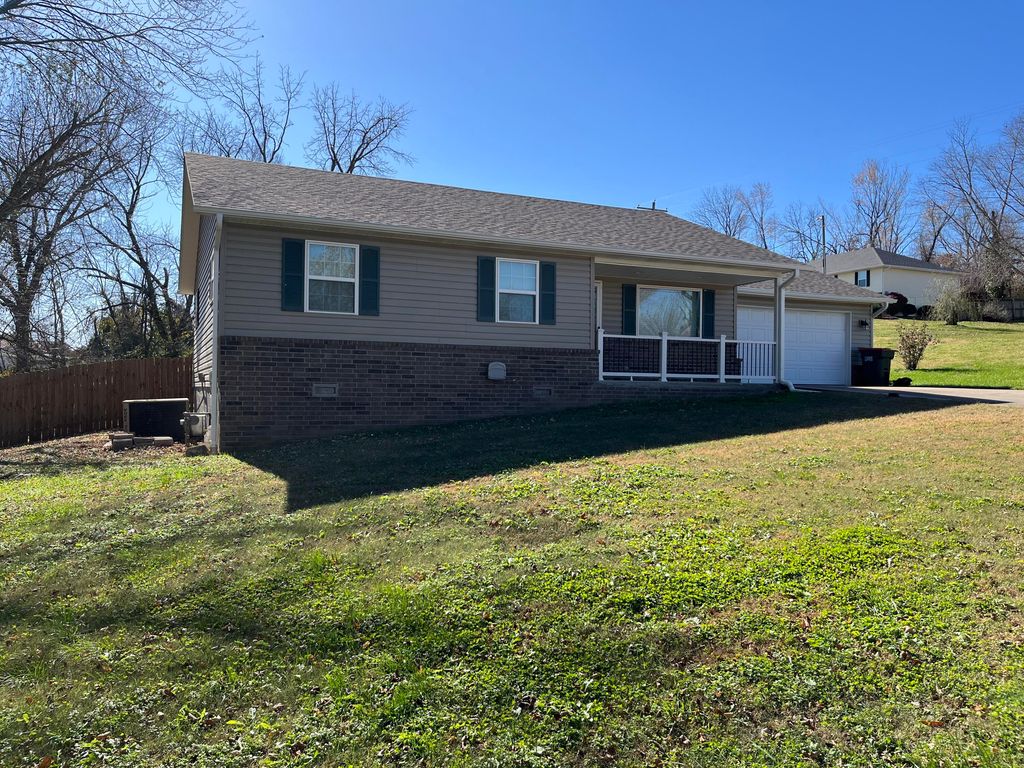 1002 Lake Road Drive, Cassville, MO 65625