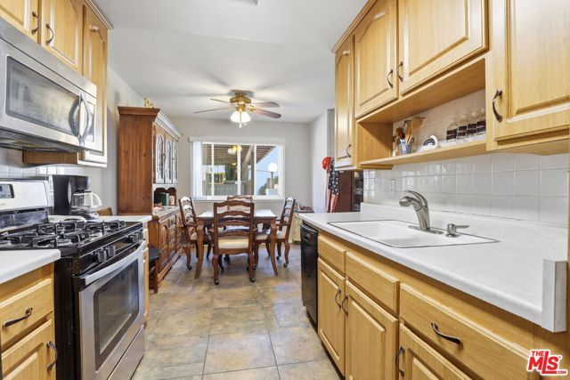 11813 Runnymede Street 30, North Hollywood (los Angeles), CA 91602