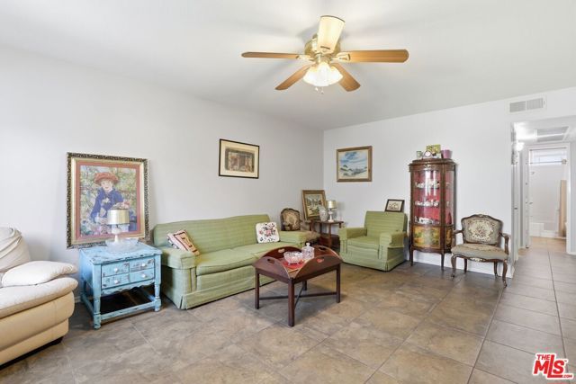 11813 Runnymede Street 30, North Hollywood (los Angeles), CA 91602