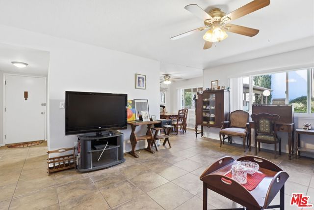 11813 Runnymede Street 30, North Hollywood (los Angeles), CA 91602