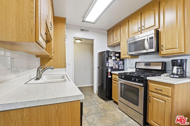 11813 Runnymede Street 30, North Hollywood (los Angeles), CA 91602