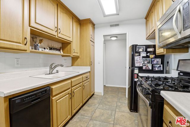 11813 Runnymede Street 30, North Hollywood (los Angeles), CA 91602