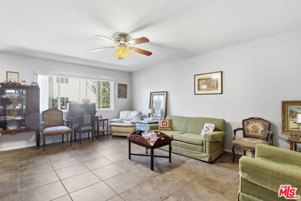 11813 Runnymede Street 30, North Hollywood (los Angeles), CA 91602