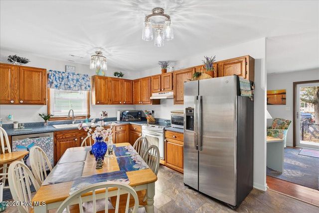 314 NE 39th Street, Oak Island, NC 28465