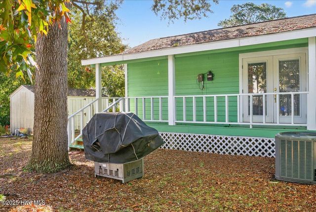 314 NE 39th Street, Oak Island, NC 28465