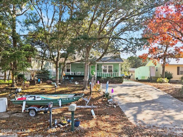 314 NE 39th Street, Oak Island, NC 28465