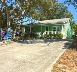 314 NE 39th Street, Oak Island, NC 28465