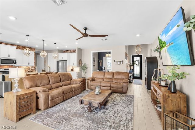 1814 SW 16th TER, Cape Coral, FL 33991