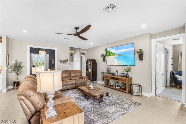 1814 SW 16th TER, Cape Coral, FL 33991