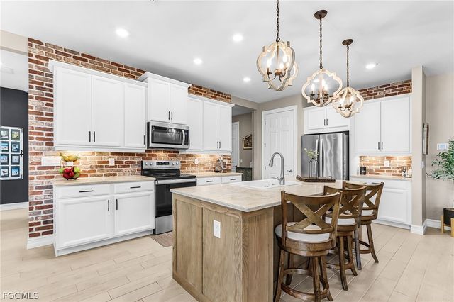 1814 SW 16th TER, Cape Coral, FL 33991