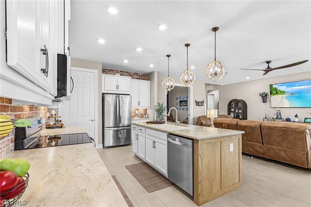 1814 SW 16th TER, Cape Coral, FL 33991