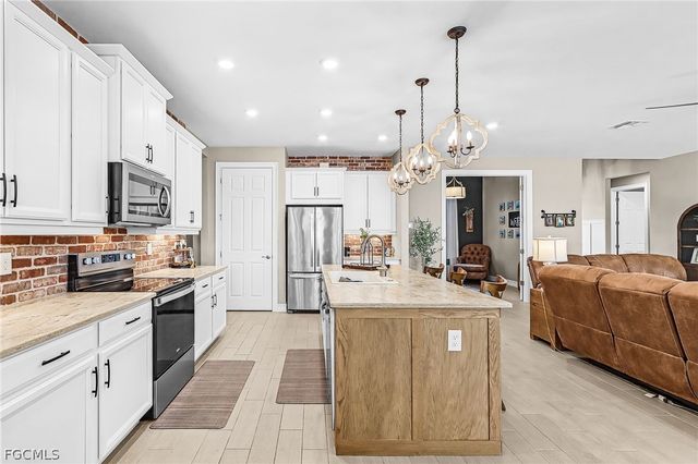 1814 SW 16th TER, Cape Coral, FL 33991