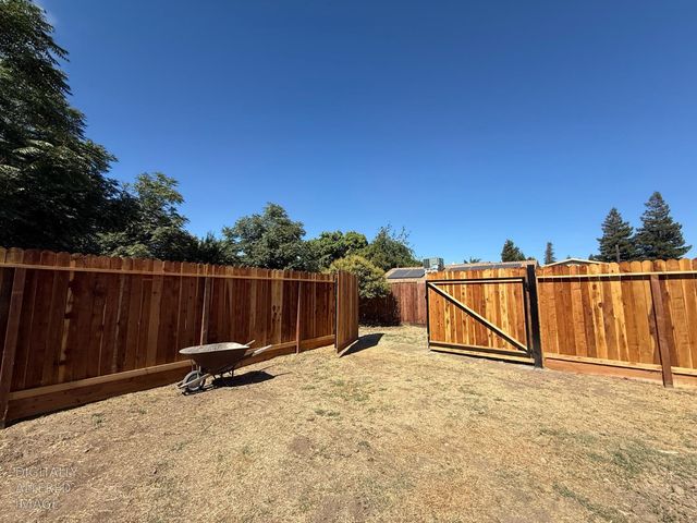 1709 Shaddox Ave, Modesto, CA 95358