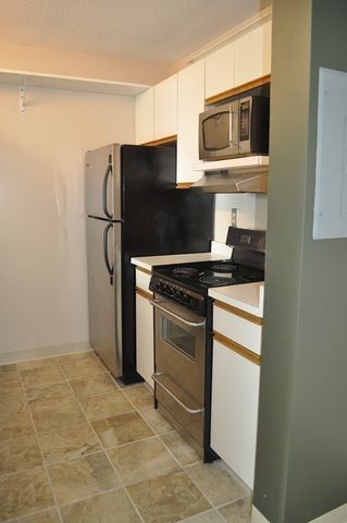 133 Commander Shea Blvd 802, Quincy, MA 02171