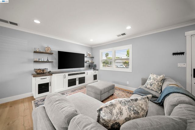 844 Sunset Dr, Livermore, CA 94551