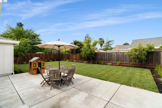 844 Sunset Dr, Livermore, CA 94551