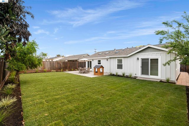 844 Sunset Dr, Livermore, CA 94551
