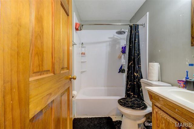 1742 Rose Crest Drive, Hazelwood, MO 63042
