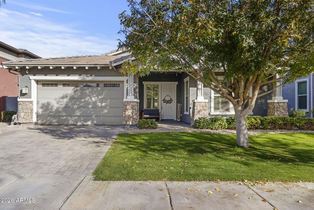 Image 1 of property listing at 2860 E PINTO Drive, Gilbert, AZ 85296