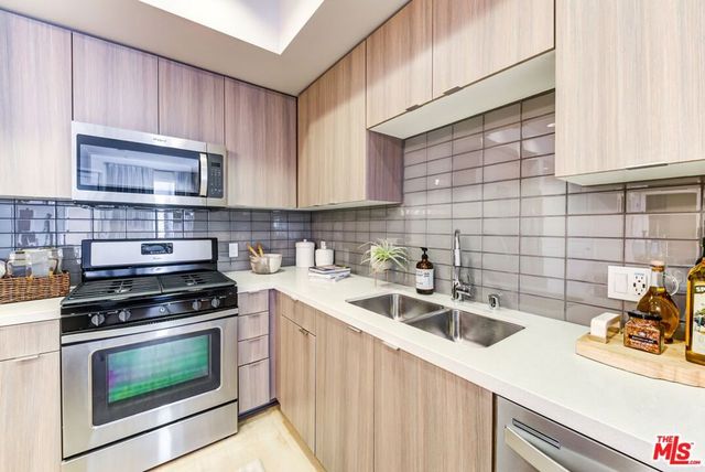 7290 Edinger Avenue 3080, Huntington Beach, CA 92647