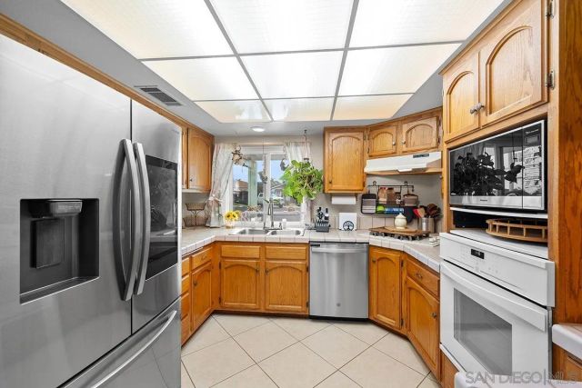 9948 Kincaid St, Santee, CA 92071