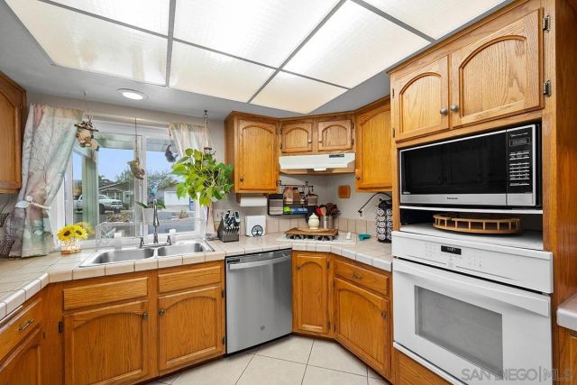 9948 Kincaid St, Santee, CA 92071