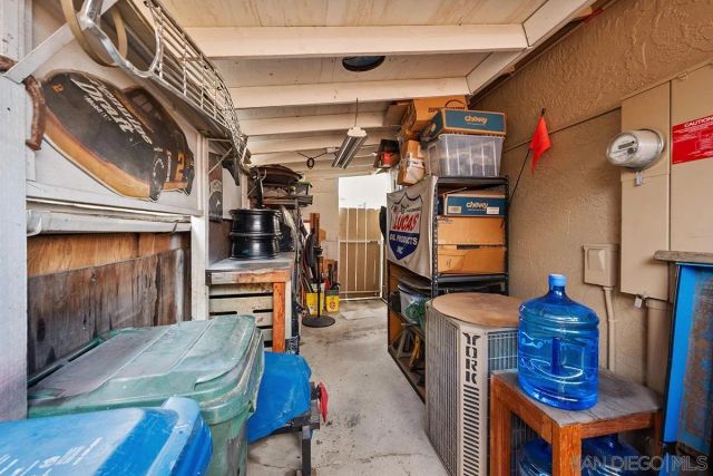 9948 Kincaid St, Santee, CA 92071