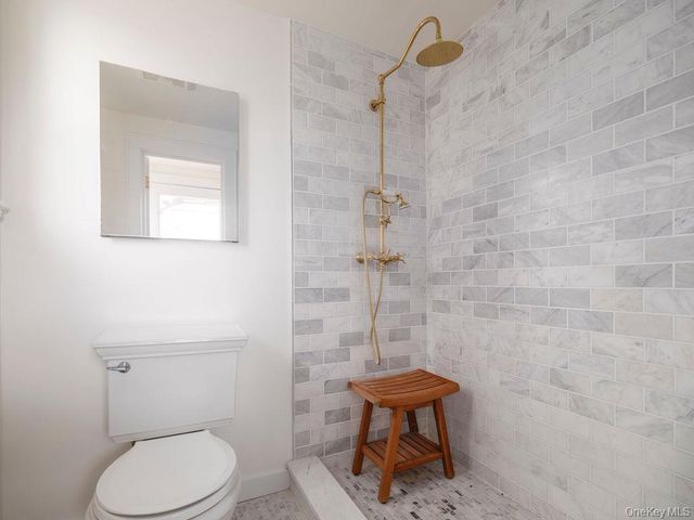 7220 Main Road, East Marion, NY 11939