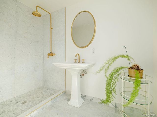 7220 Main Road, East Marion, NY 11939