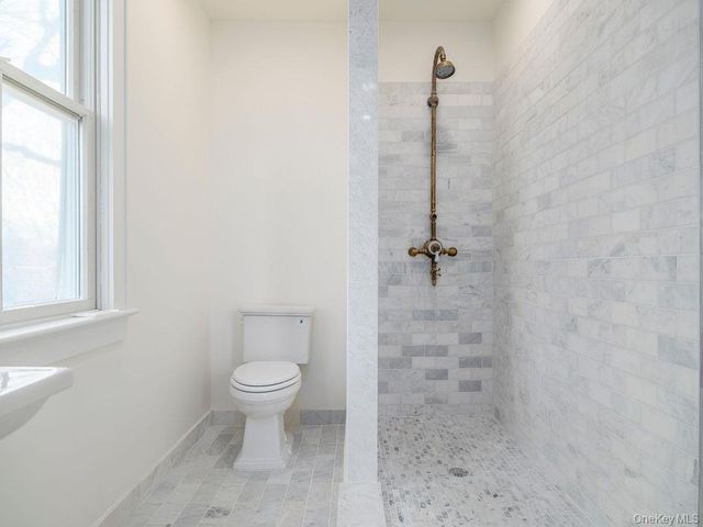 7220 Main Road, East Marion, NY 11939