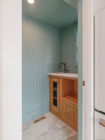 7220 Main Road, East Marion, NY 11939