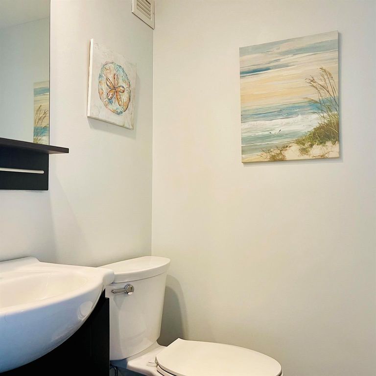 Image 12 of property listing at 3450 S Ocean Boulevard 224, Palm Beach, FL 33480