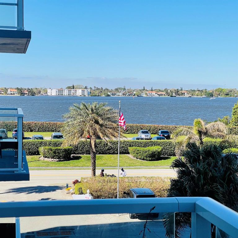 Image 14 of property listing at 3450 S Ocean Boulevard 224, Palm Beach, FL 33480