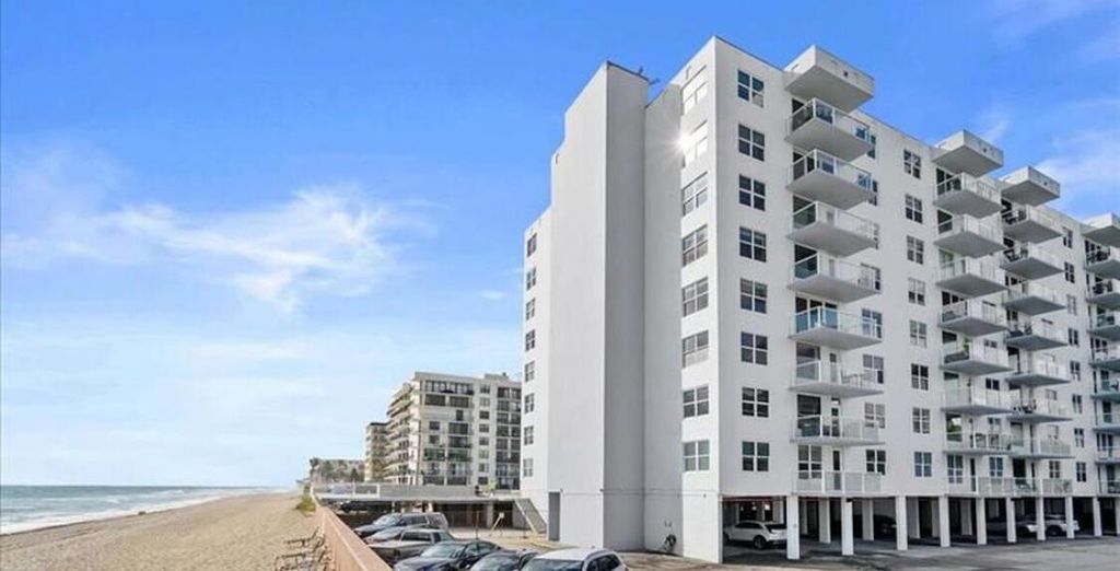 Image 2 of property listing at 3450 S Ocean Boulevard 224, Palm Beach, FL 33480