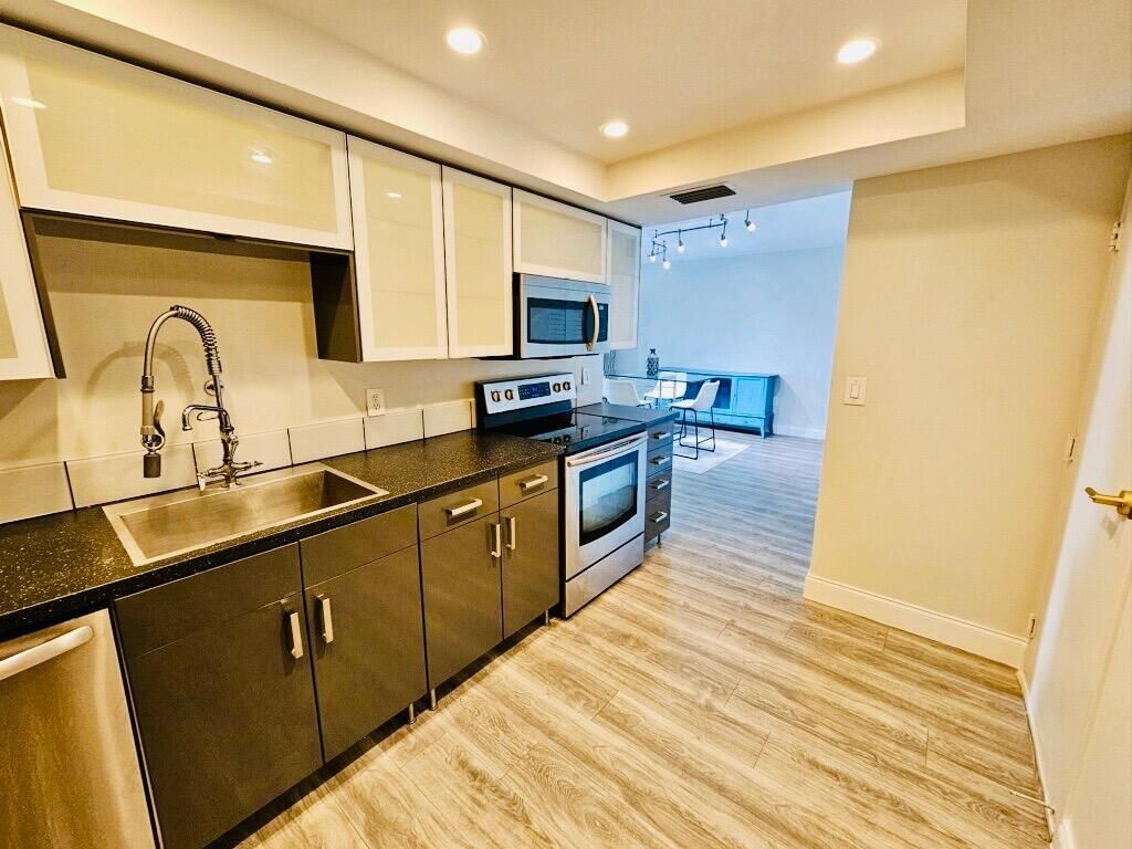 Image 5 of property listing at 3450 S Ocean Boulevard 224, Palm Beach, FL 33480